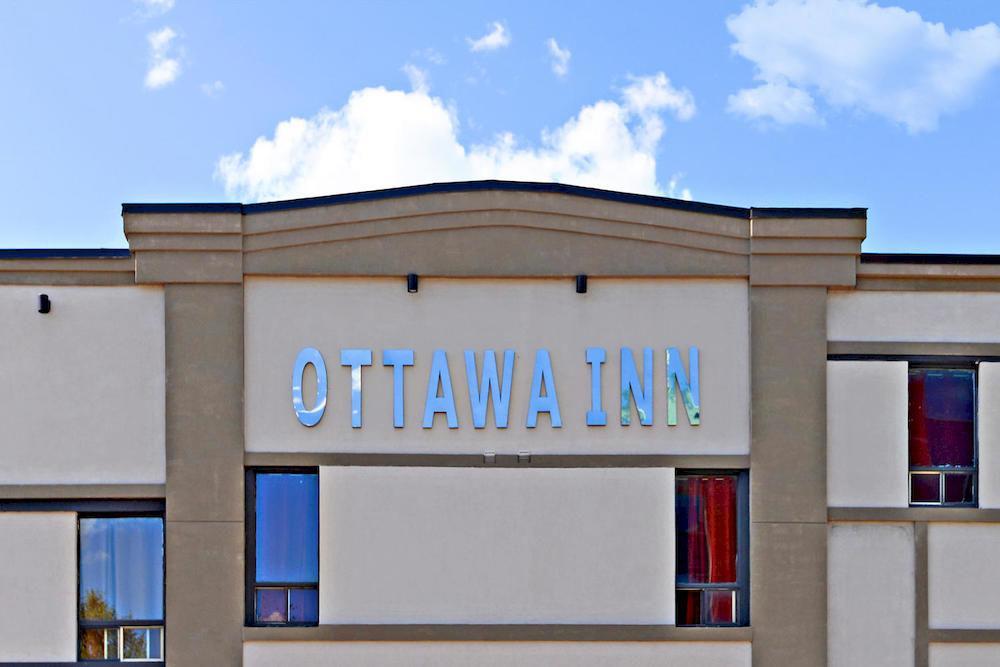 Ottawa Inn Hotel Exterior photo
